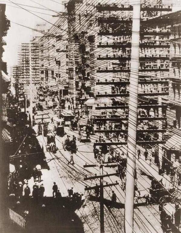 Au fait, c'était comment la téléphonie avant ? ... En 1877 à New-York ça ressemblait à ça ...